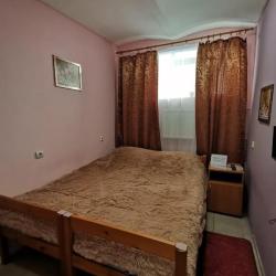 Номер стандарт с 1 двуспальной кроватью (удобства на этаже)