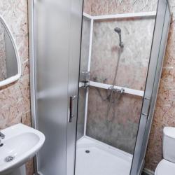 Номер стандарт с 1 односпальной и 1 двуспальной кроватью (корпус 7 небо)