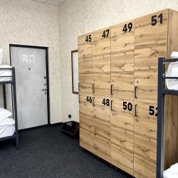 Кровать в 12-местном общем номере