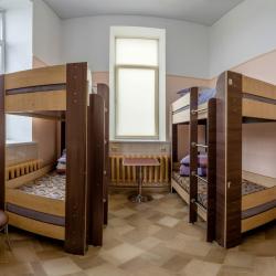 Кровать в 4-местном общем мужском номере