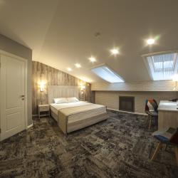 Номер стандарт с 1 двуспальной кроватью (мансарда)