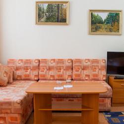 Номер стандарт комфорт с 1 односпальной и 1 двуспальной кроватью