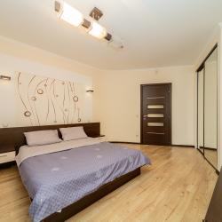 Фото Отель Бoльшая 3-x комнaтнaя кваpтира в центре города