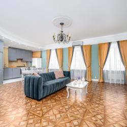 Фото Отель Трехкомнатная квартира на Казанской улице,45