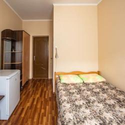 Комната стандарт с 1 двуспальной кроватью и балконом