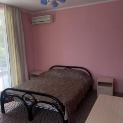 Комната стандарт с 1 односпальной и 1 двуспальной кроватью