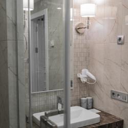 Номер люкс с 1 двуспальной кроватью