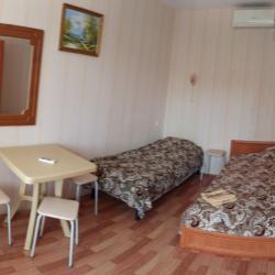 Комната стандарт с 1 односпальной и 1 двуспальной кроватью