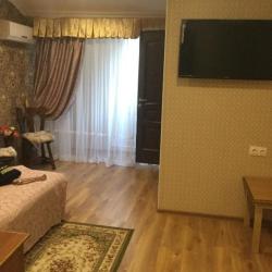 Номер стандарт с 1 двуспальной кроватью (мансарда)