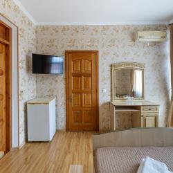 Комната стандарт с 1 двуспальной кроватью и балконом