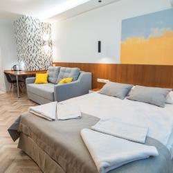 Номер стандарт с 1 двуспальной кроватью и диваном