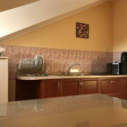 Номер стандарт улучшенный с 1 двуспальной кроватью и собственной кухней (мансарда)