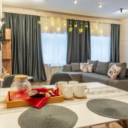 Просторные апартаменты с ремонтом, балконом, видом на лес 207 (60м2)