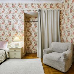 Фото Отель FlatStay Некрасова 60 | Большая 3шка в красивом доме с историей. С эркером, камином, высокими потолками и балконом