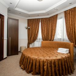 Номер комфорт стандарт с 1 двуспальной кроватью (с завтраком)