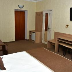 Комната полулюкс с 1 двуспальной кроватью
