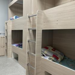 Кровать в общем мужском номере с 3 двухъярусными кроватями (удобства на этаже)