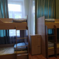Кровать в 8-местном мужском номере (4 этаж)