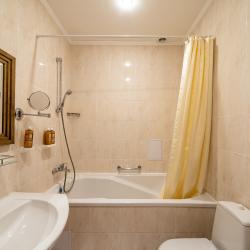 Номер полулюкс с 1 двуспальной кроватью