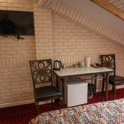 Номер стандарт с 1 двуспальной кроватью (мансарда)