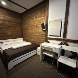 Номер стандарт с 1 двуспальной кроватью (без окна)