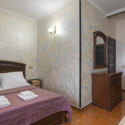 Номер полулюкс с 1 двуспальной кроватью