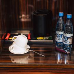 Номер полулюкс улучшенный с 1 двуспальной кроватью (с завтраком) #202