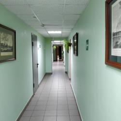 Кровать в 8-местном мужском номере