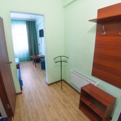 Номер стандарт семейный с 2 односпальными и 1 двуспальной кроватью