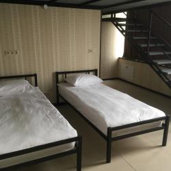 Кровать в 8-местном общем женском номере