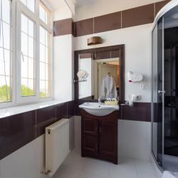 Номер стандарт с 1 двуспальной кроватью