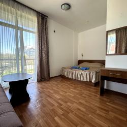 4-местный 1-комнатный номер студия комфорт с 1 двуспальной кроватью