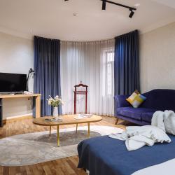 Номер люкс с двуспальной кроватью