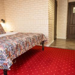 Номер стандарт с 1 двуспальной кроватью (мансарда)