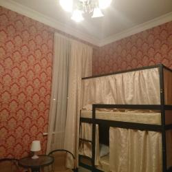 Кровать в 6-местном общем женском номере