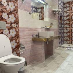Номер улучшенный комфорт с 1 односпальной и 1 двуспальной кроватью