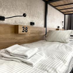 Кровать в 12-местном общем номере