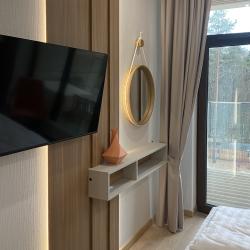 4-местные апартаменты люкс Семейный номер 38  кв.м с кухней-гостиной, спальней, большой лоджиейй с 1 двуспальной кроватью
