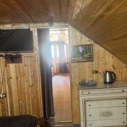 Номер студия с 3 односпальными и 2 двуспальными кроватями (мансарда)