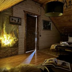 Дом изба с 2 двуспальными кроватями