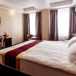 Номер полулюкс с 1 двуспальной кроватью