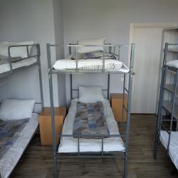 Кровать в 10-местном общем номере