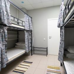 Кровать в 4-местном общем женском номере