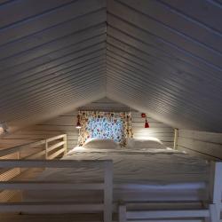 Домик с видом на озеро