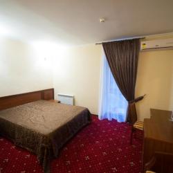 Номер стандарт с 1 двуспальной кроватью