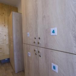 Кровать в 8-местном общем женском номере