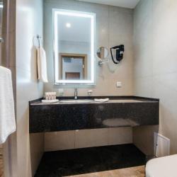 FIT апартаменты люкс с 1 двуспальной кроватью (с завтраком)