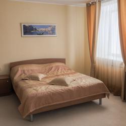 Номер полулюкс с 1 двуспальной кроватью