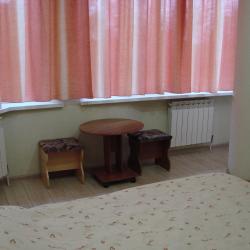 Номер стандарт семейный с 2 односпальными и 1 двуспальной кроватью