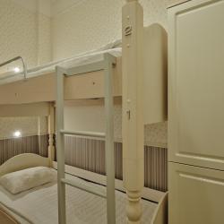 Кровать в общем номере номере с 2 двухъярусными кроватями (удобства на этаже)